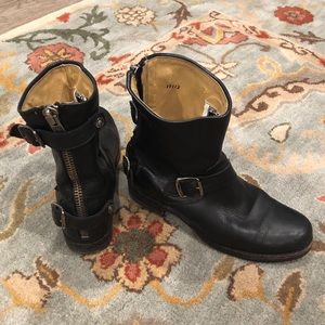 FRYE black boots, zipper and snaps on back!